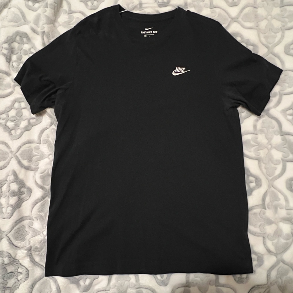 Size Large, Black Nike Men’s Tshirt